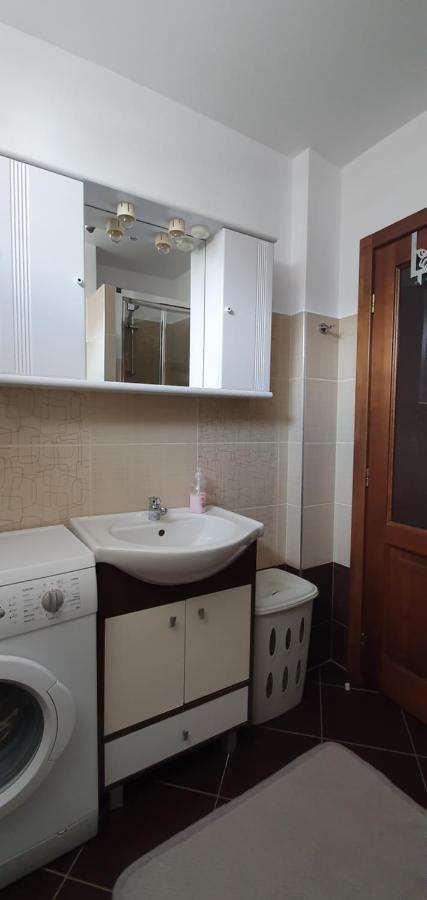 Yla Apartments Piatra Neamţ Buitenkant foto