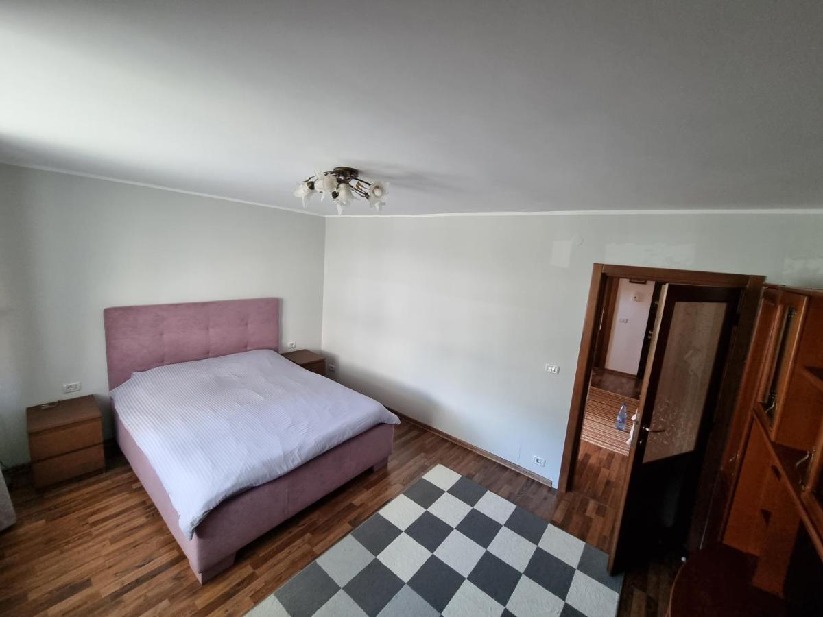 Yla Apartments Piatra Neamţ Buitenkant foto