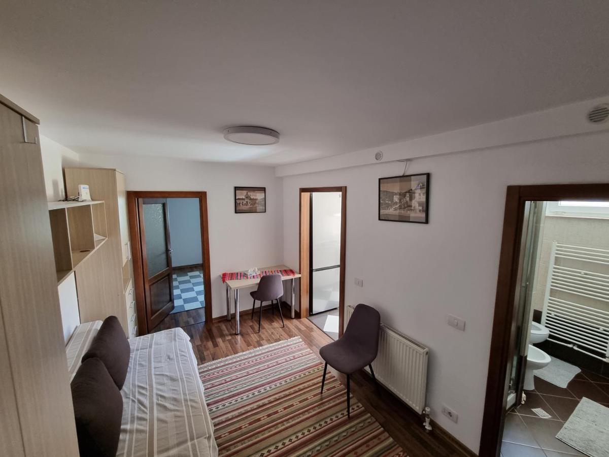 Yla Apartments Piatra Neamţ Buitenkant foto